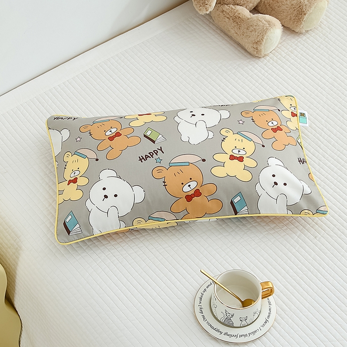 91家纺网 家纺一手货源 找家纺 良佐生活 2023新款60支全棉贡缎卡通信封款枕套 魔力熊