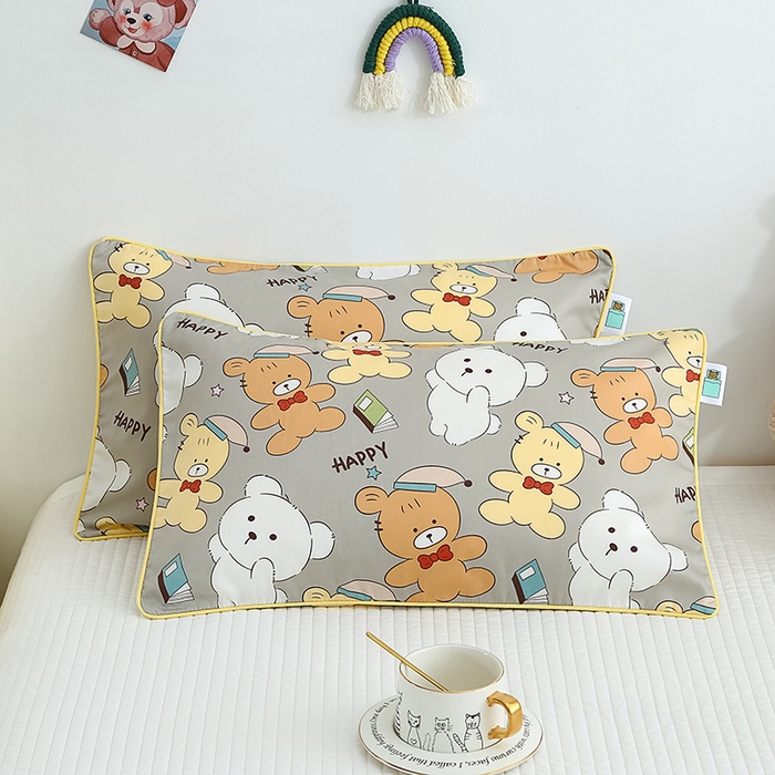 91家纺网 家纺一手货源 找家纺 良佐生活 2023新款60支全棉贡缎卡通信封款枕套 魔力熊