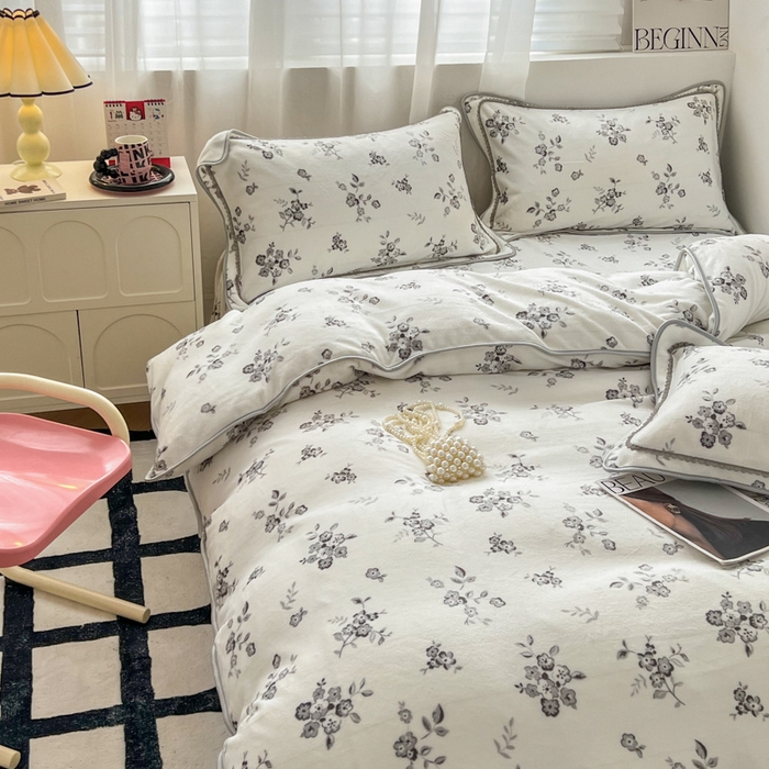 91家纺网 家纺一手货源 找家纺 懒猫家纺 2024新款【包边款印花】牛奶绒四件套 清浅时光