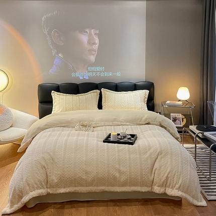 91家纺网 家纺一手货源 找家纺 米奈家居 2024新款高克重兔兔绒立体雕花四件套 奶油白