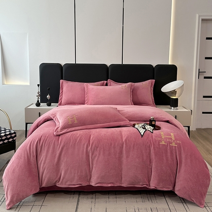 宇彬家纺 2023新款母婴级牛奶婴儿绒刺绣四件套枕套宽边一字绣-H款 H-奶油粉