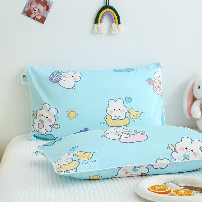 91家纺网 家纺一手货源 找家纺 良佐生活 2023新款60支全棉贡缎卡通信封款枕套 贝塔蓝