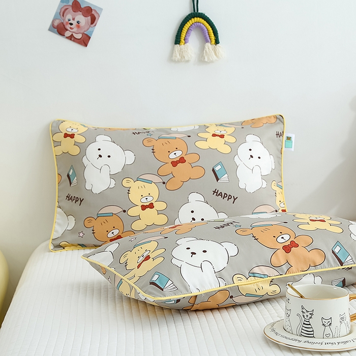 91家纺网 家纺一手货源 找家纺 良佐生活 2023新款60支全棉贡缎卡通信封款枕套 魔力熊