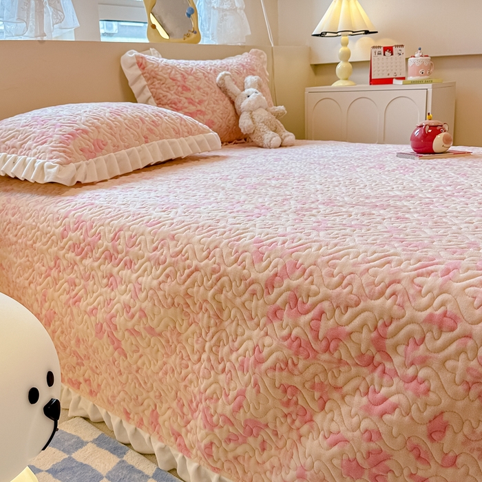 91家纺网 家纺一手货源 找家纺 简宜家居（朝初家纺）2023新款牛奶绒夹棉床盖 觅棠