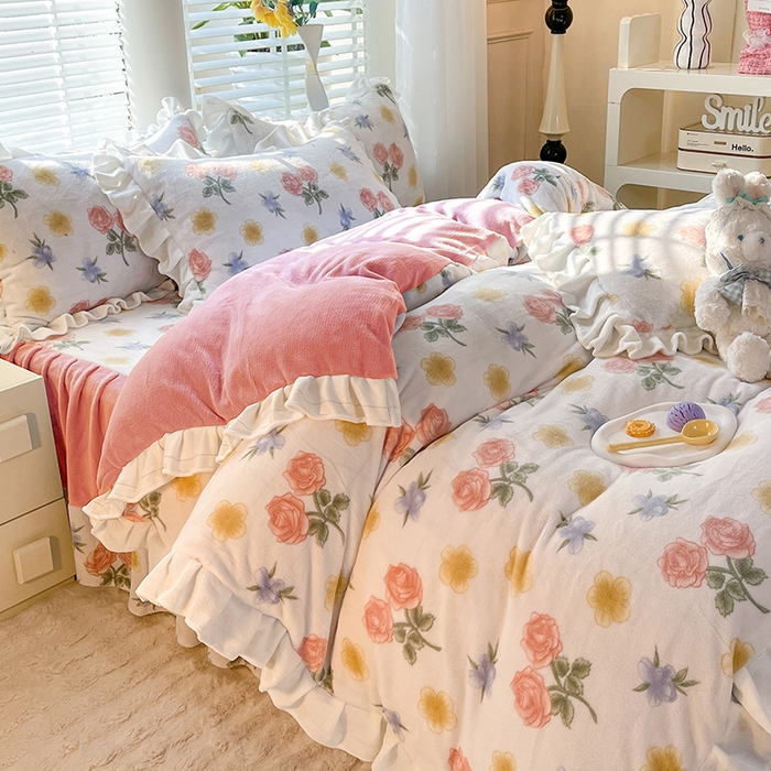 91家纺网 家纺一手货源 找家纺 金盛皇朝家纺 2023高克重牛奶绒韩版花边床裙款四件套 花意飘香