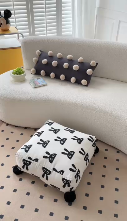 91家纺网 家纺一手货源 找家纺 918拾朵家居 2023新款眼睛兔立体坐垫＋黑白球球抱枕 黑白球球抱枕  