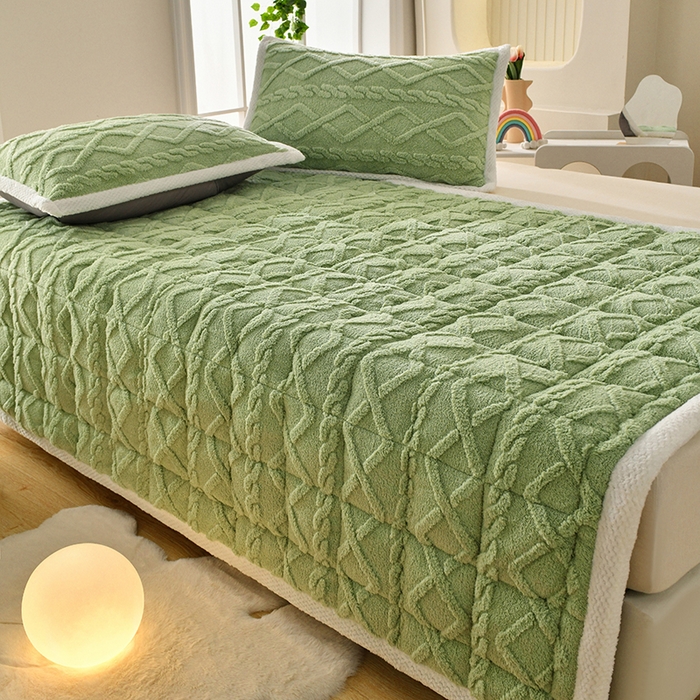 91家纺网 家纺一手货源 找家纺 梦初语 2023新款塔芙绒夹棉床垫 果绿