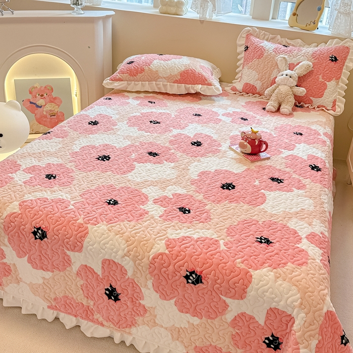 91家纺网 家纺一手货源 找家纺 简宜家居（朝初家纺）2023新款牛奶绒夹棉床盖 蜜爱