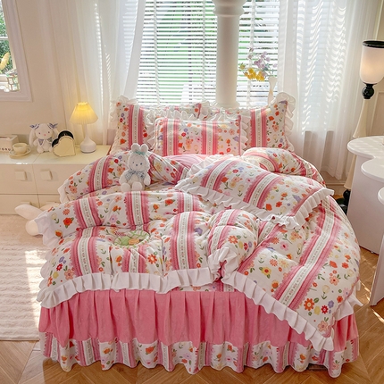 91家纺网 家纺一手货源 找家纺 金盛皇朝家纺 2023高克重牛奶绒韩版花边床裙款四件套 盛世花颜