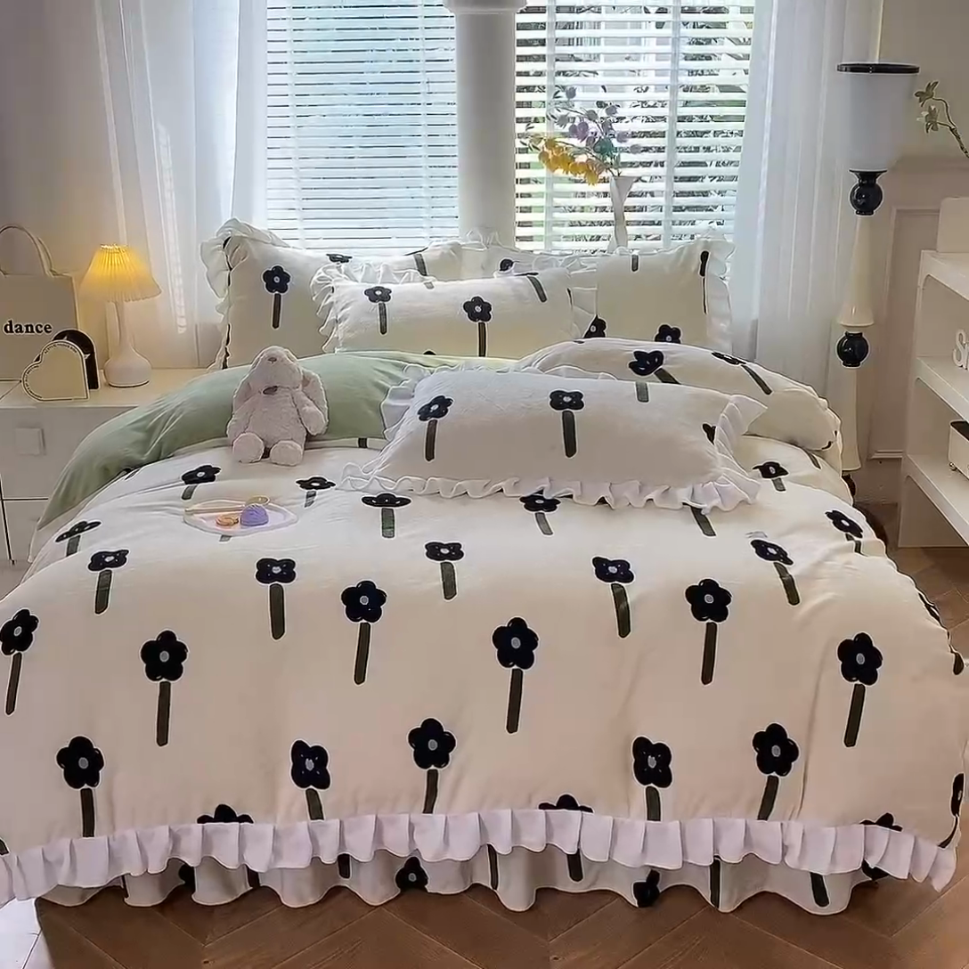 91家纺网 家纺一手货源 找家纺 金盛皇朝家纺 2023高克重牛奶绒韩版花边床裙款四件套 森系梦境