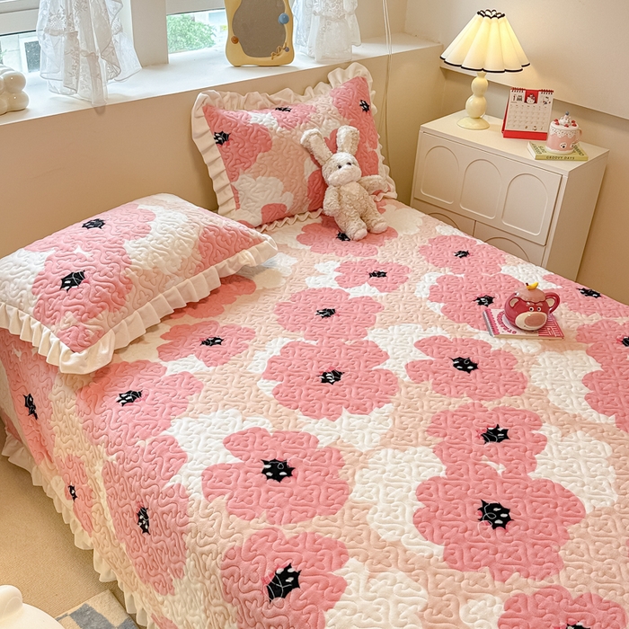 91家纺网 家纺一手货源 找家纺 简宜家居（朝初家纺）2023新款牛奶绒夹棉床盖 蜜爱