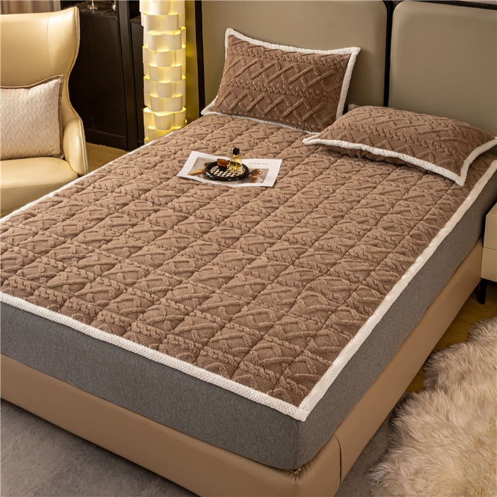 91家纺网 家纺一手货源 找家纺 正邦家纺 2024新款牛奶绒提花保暖塔芙蓉床垫 卡其