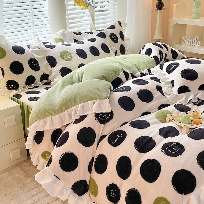 91家纺网 家纺一手货源 找家纺 金盛皇朝家纺 2023高克重牛奶绒韩版花边床裙款四件套 幸运熊熊