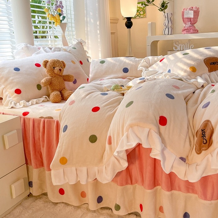 91家纺网 家纺一手货源 找家纺 金盛皇朝家纺 2023高克重牛奶绒韩版花边床裙款四件套 波点小熊