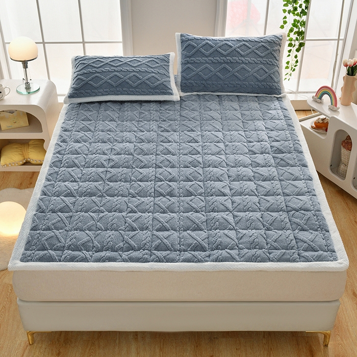 91家纺网 家纺一手货源 找家纺 梦初语 2023新款塔芙绒夹棉床垫 浅灰