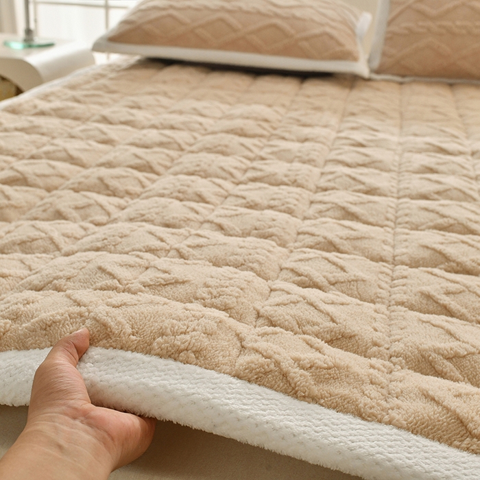 91家纺网 家纺一手货源 找家纺 （总）梦初语 2023新款塔芙绒夹棉床垫