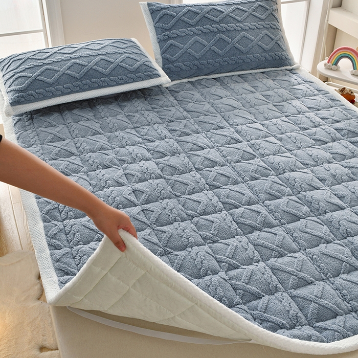 91家纺网 家纺一手货源 找家纺 梦初语 2023新款塔芙绒夹棉床垫 浅灰