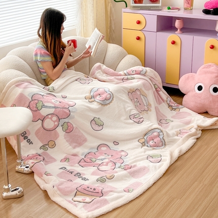 91家纺网 家纺一手货源 找家纺 顾里家纺 2023新款ins韩风∙雪花立体羊羔绒毯 草莓熊仔