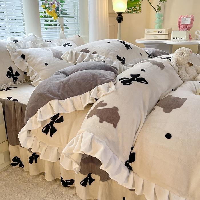 91家纺网 家纺一手货源 找家纺 金盛皇朝家纺 2023高克重牛奶绒韩版花边床裙款四件套 蝴蝶兔