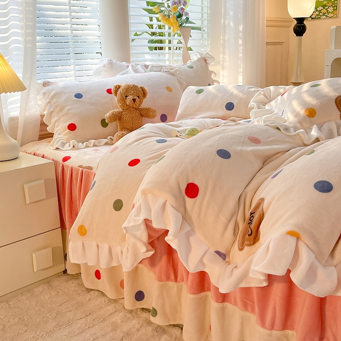 91家纺网 家纺一手货源 找家纺 金盛皇朝家纺 2023高克重牛奶绒韩版花边床裙款四件套 波点小熊