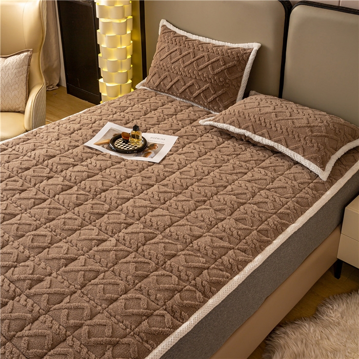 91家纺网 家纺一手货源 找家纺 正邦家纺 2024新款牛奶绒提花保暖塔芙蓉床垫 卡其