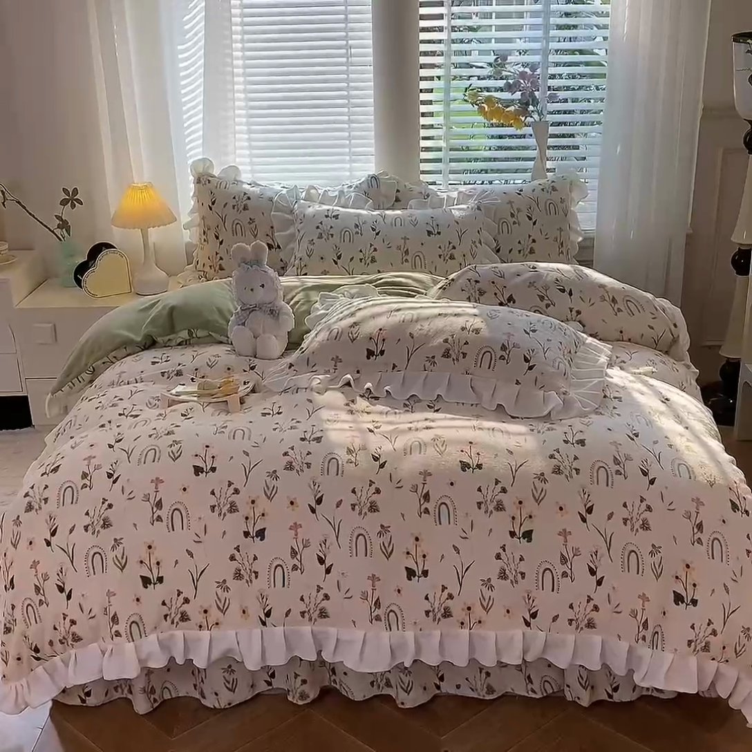 91家纺网 家纺一手货源 找家纺 金盛皇朝家纺 2023高克重牛奶绒韩版花边床裙款四件套 秘密花园