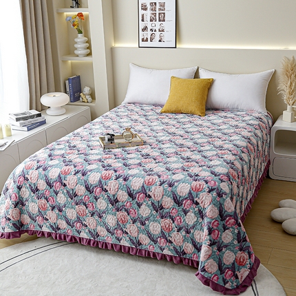 家维 2025年新款牛奶绒床盖花边款床盖 花香满地