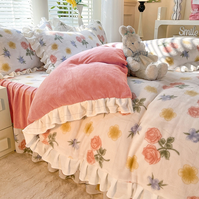 91家纺网 家纺一手货源 找家纺 金盛皇朝家纺 2023高克重牛奶绒韩版花边床裙款四件套 花意飘香