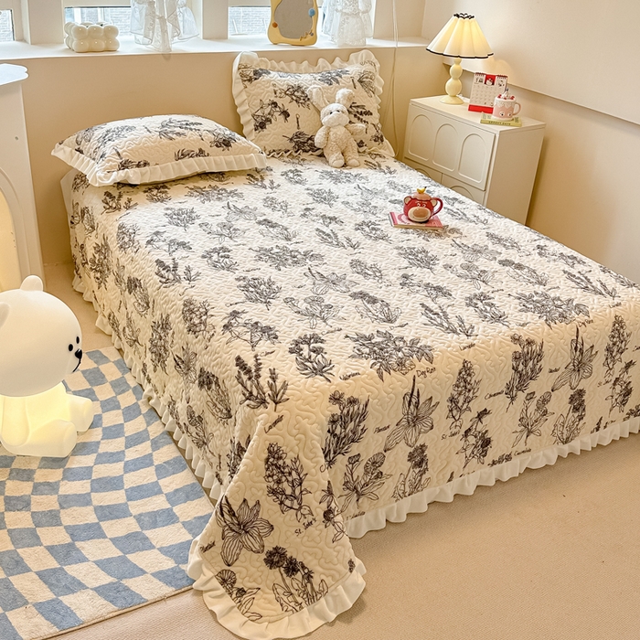 91家纺网 家纺一手货源 找家纺 简宜家居（朝初家纺）2023新款牛奶绒夹棉床盖 秋棠