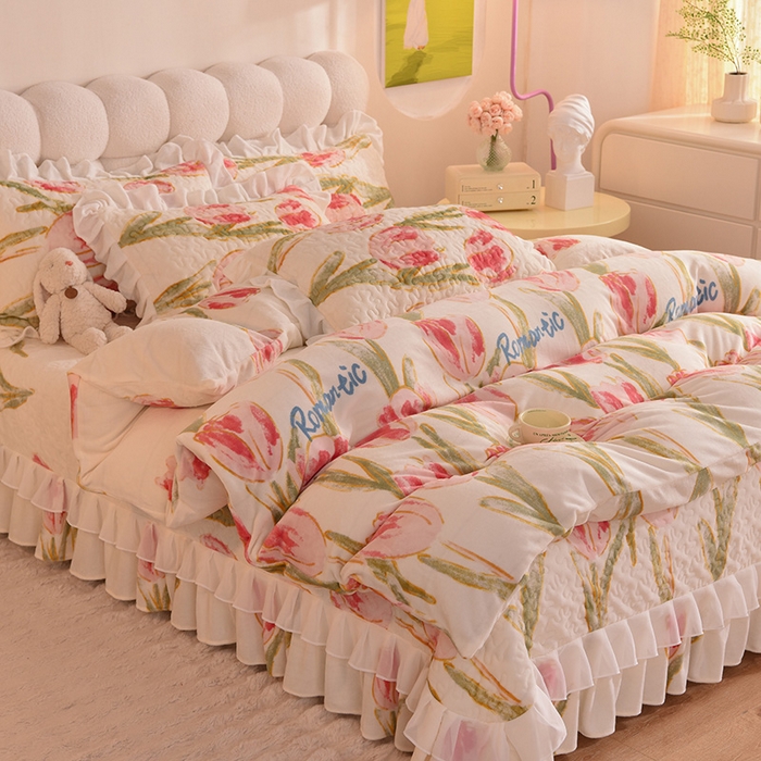 91家纺网 家纺一手货源 找家纺 （总）金盛皇朝家纺 2023款高克重牛奶绒双层花边床盖单件三件四件套