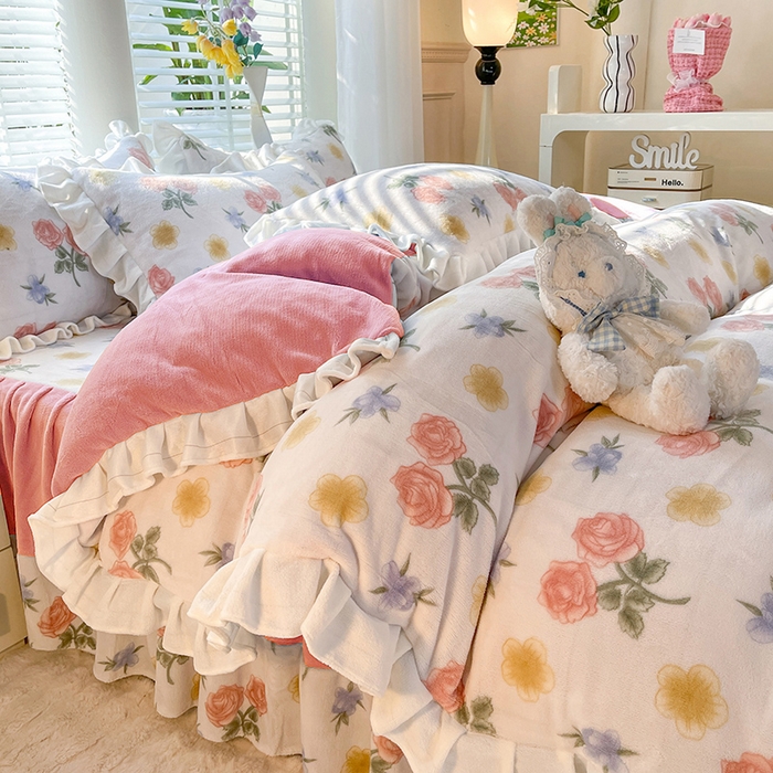 91家纺网 家纺一手货源 找家纺 金盛皇朝家纺 2023高克重牛奶绒韩版花边床裙款四件套 花意飘香