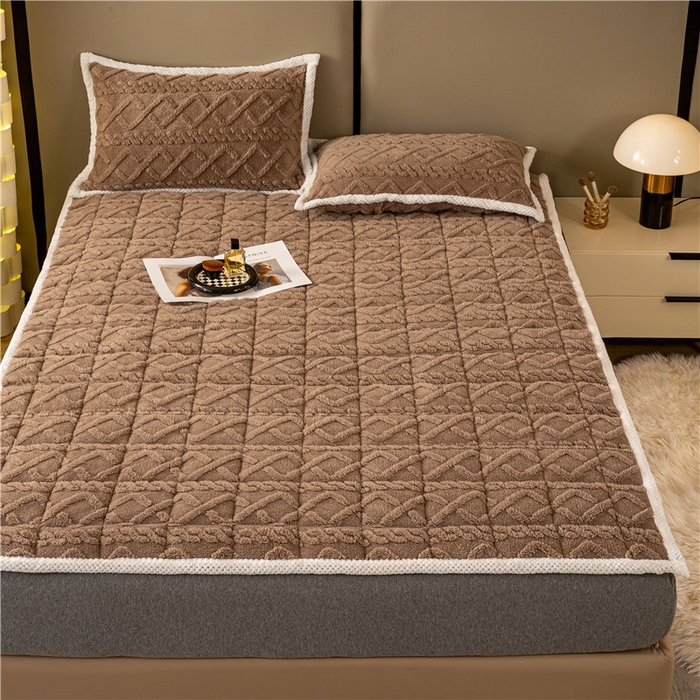 91家纺网 家纺一手货源 找家纺 正邦家纺 2024新款牛奶绒提花保暖塔芙蓉床垫 卡其