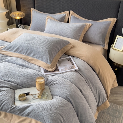 91家纺网 家纺一手货源 找家纺 （总）宜代光年 2023新款雕花拼角款牛奶绒系列四件套