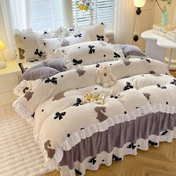 91家纺网 家纺一手货源 找家纺 金盛皇朝家纺 2023高克重牛奶绒韩版花边床裙款四件套 蝴蝶兔