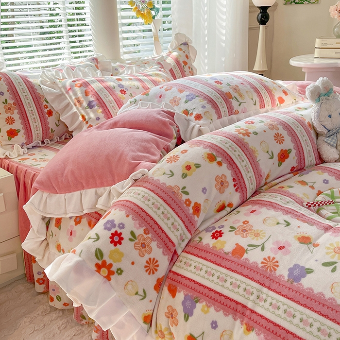 91家纺网 家纺一手货源 找家纺 金盛皇朝家纺 2023高克重牛奶绒韩版花边床裙款四件套 盛世花颜