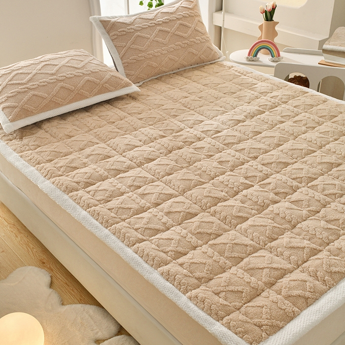 91家纺网 家纺一手货源 找家纺 （总）梦初语 2023新款塔芙绒夹棉床垫