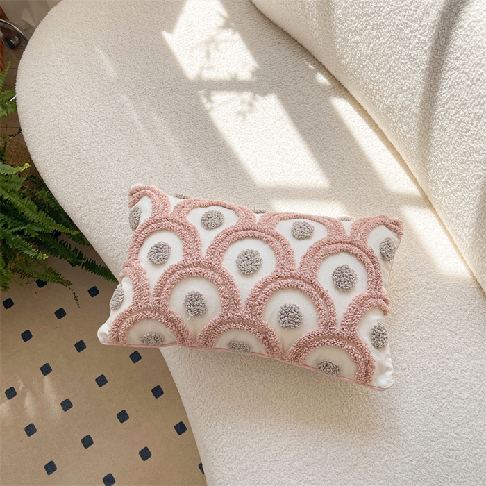 91家纺网 家纺一手货源 找家纺 918拾朵家居 2023新款田园风圈绒刺绣抱枕 波纹(长）