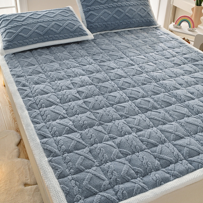 91家纺网 家纺一手货源 找家纺 梦初语 2023新款塔芙绒夹棉床垫 浅灰