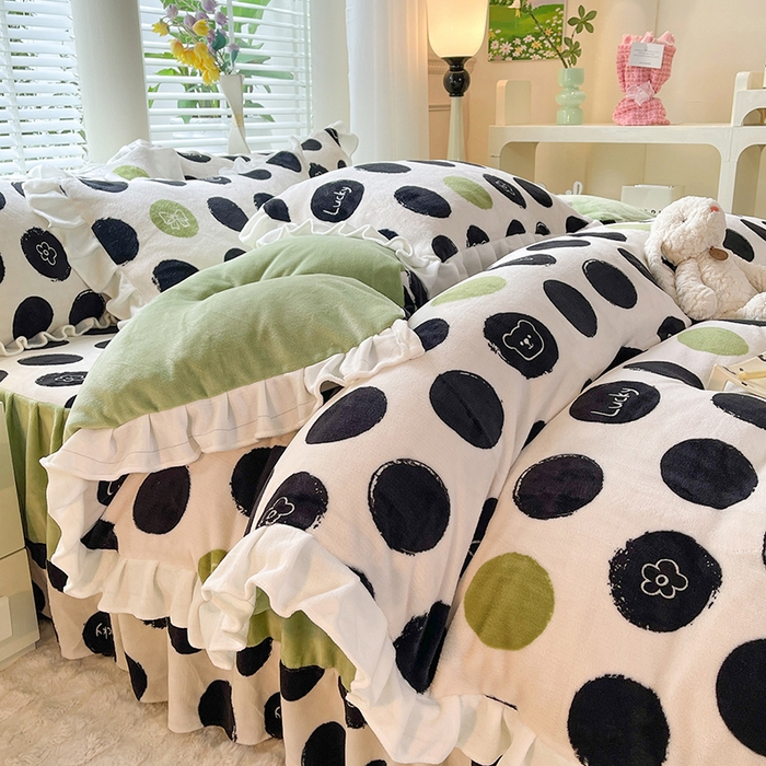 91家纺网 家纺一手货源 找家纺 金盛皇朝家纺 2023高克重牛奶绒韩版花边床裙款四件套 幸运熊熊