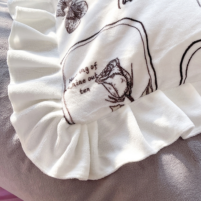 91家纺网 家纺一手货源 找家纺 金盛皇朝家纺 2023高克重牛奶绒韩版花边床裙款四件套 法式浪漫