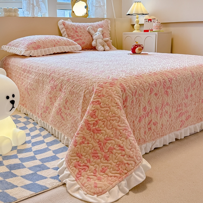 91家纺网 家纺一手货源 找家纺 简宜家居（朝初家纺）2023新款牛奶绒夹棉床盖 觅棠