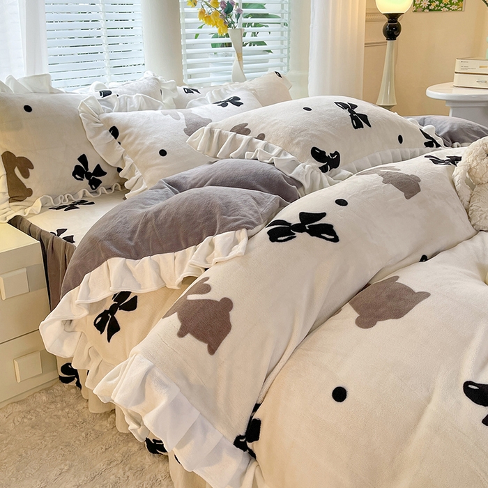 91家纺网 家纺一手货源 找家纺 金盛皇朝家纺 2023高克重牛奶绒韩版花边床裙款四件套 蝴蝶兔