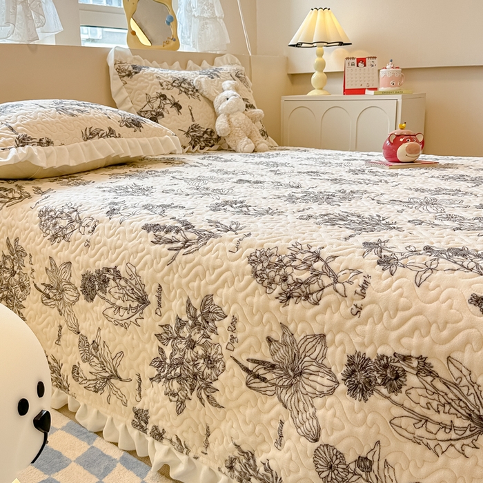 91家纺网 家纺一手货源 找家纺 简宜家居（朝初家纺）2023新款牛奶绒夹棉床盖 秋棠