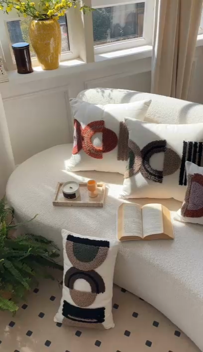 91家纺网 家纺一手货源 找家纺 918拾朵家居 2023新款简约风圈绒刺绣抱枕 灰咖(长）