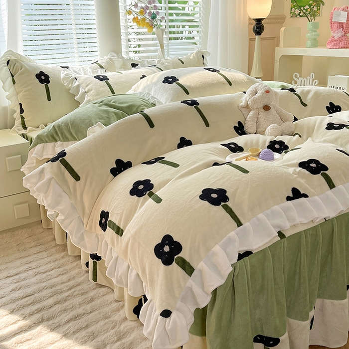 91家纺网 家纺一手货源 找家纺 金盛皇朝家纺 2023高克重牛奶绒韩版花边床裙款四件套 森系梦境