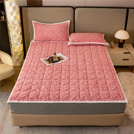 91家纺网 家纺一手货源 找家纺 正邦家纺 2024新款牛奶绒提花保暖塔芙蓉床垫 蔷薇粉