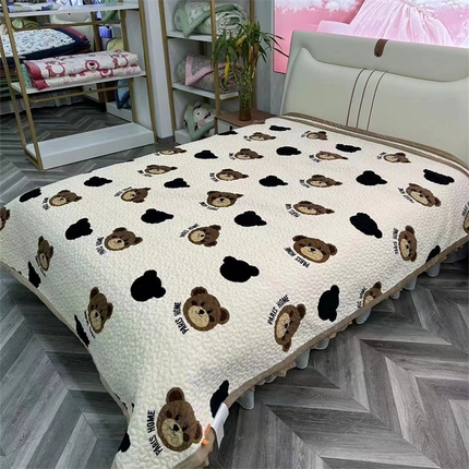 家维 2025年新款牛奶绒床盖花边款床盖 可爱熊