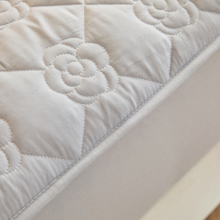 91家纺网 家纺一手货源 找家纺 小萌虎 2023新款防水夹棉床笠 方格花灰