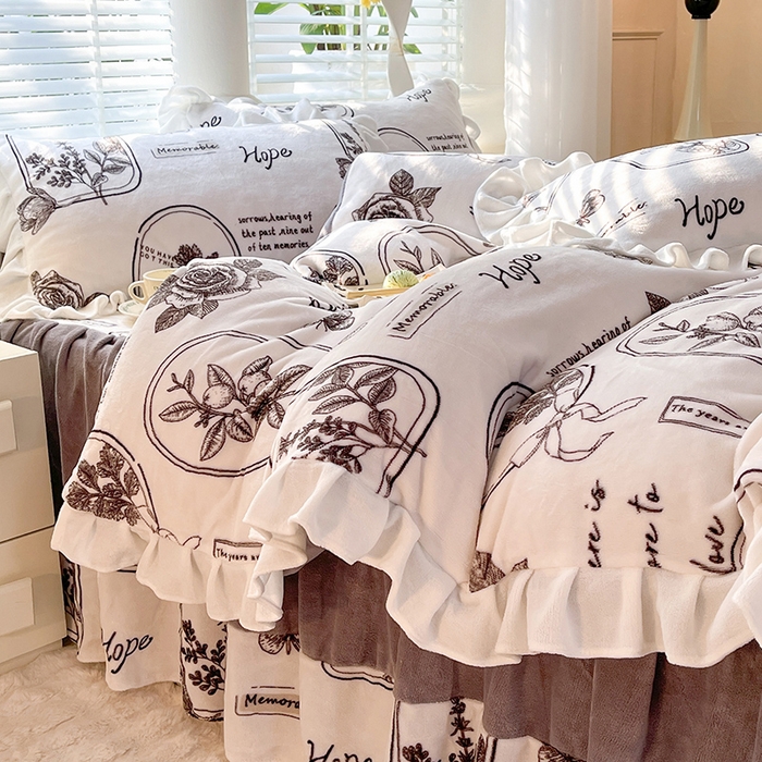 91家纺网 家纺一手货源 找家纺 金盛皇朝家纺 2023高克重牛奶绒韩版花边床裙款四件套 法式浪漫