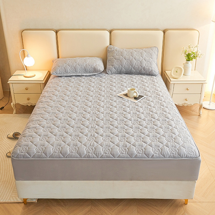 91家纺网 家纺一手货源 找家纺 小萌虎 2023新款防水夹棉床笠 方格花灰